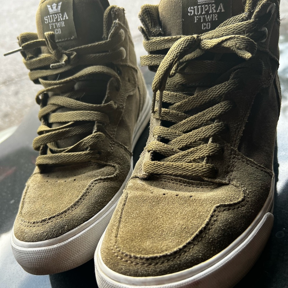 Mens US size 8 Olive Green Supra high tops